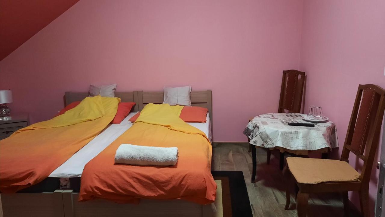Torony Lovarda Maganszallas Kiskunfélegyháza Exteriér fotografie