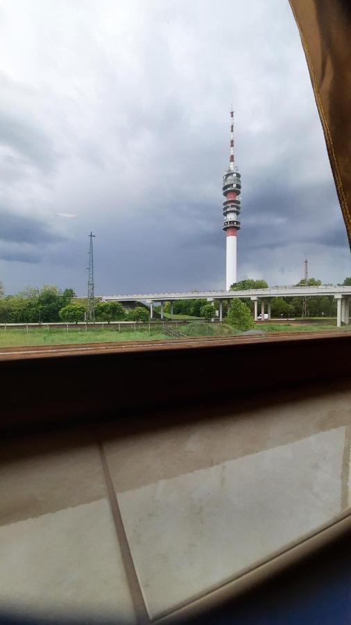 Torony Lovarda Maganszallas Kiskunfélegyháza Exteriér fotografie