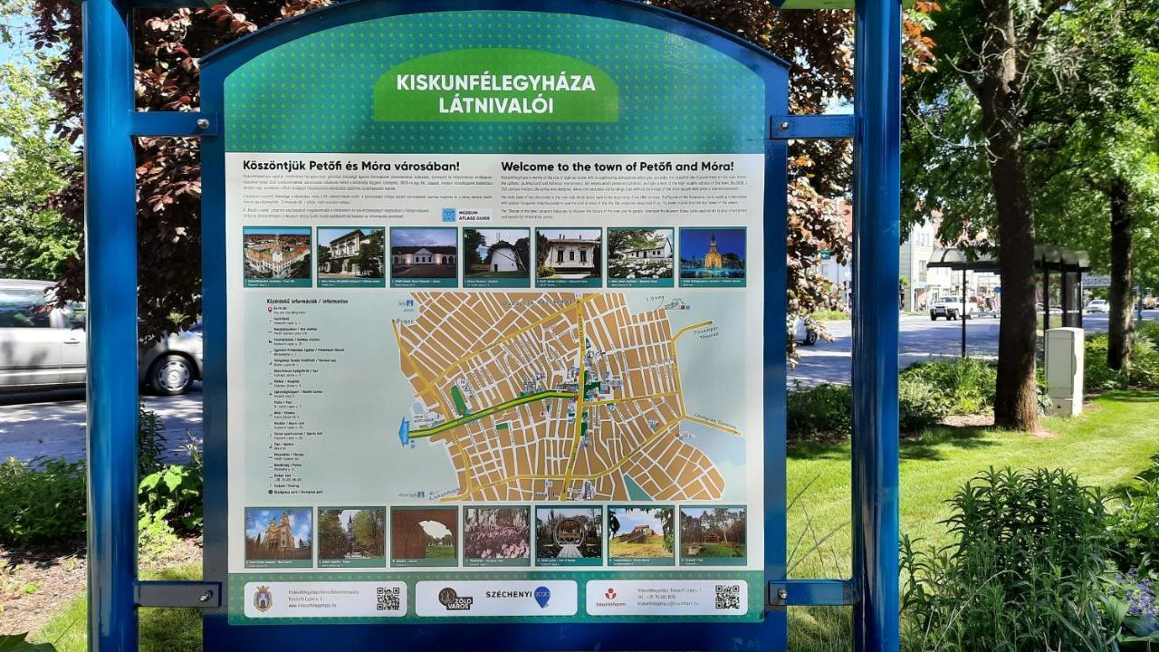Torony Lovarda Maganszallas Kiskunfélegyháza Exteriér fotografie